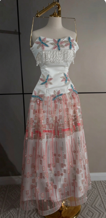 Wunderschönes rosa Ballkleid, figurbetontes Tüllkleid mit Perlenbesatz, langes Abendkleid ED12098