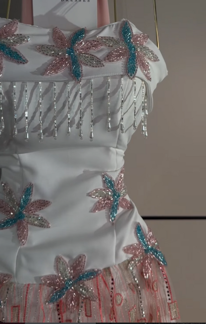 Wunderschönes rosa Ballkleid, figurbetontes Tüllkleid mit Perlenbesatz, langes Abendkleid ED12098