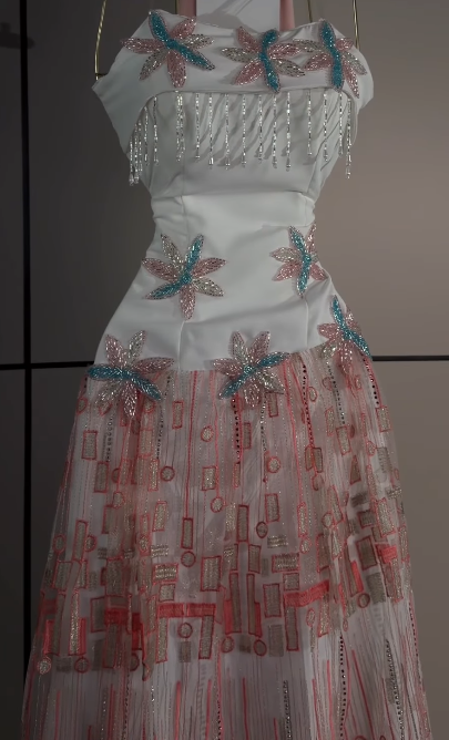 Wunderschönes rosa Ballkleid, figurbetontes Tüllkleid mit Perlenbesatz, langes Abendkleid ED12098