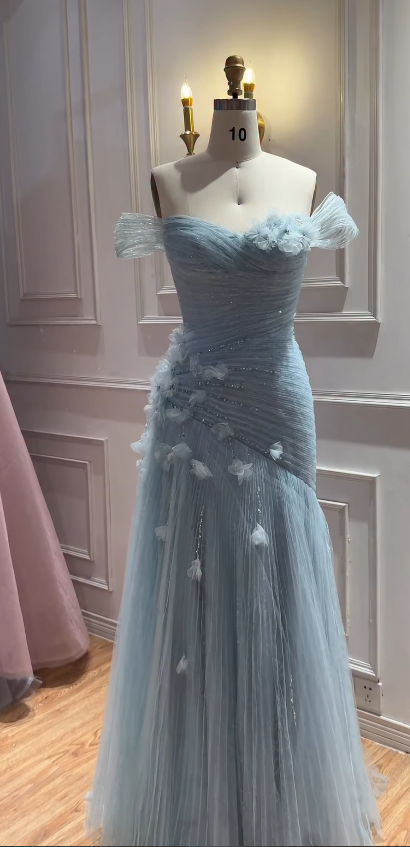Schickes hellblaues, figurbetontes langes Abendkleid aus Tüll ED12110