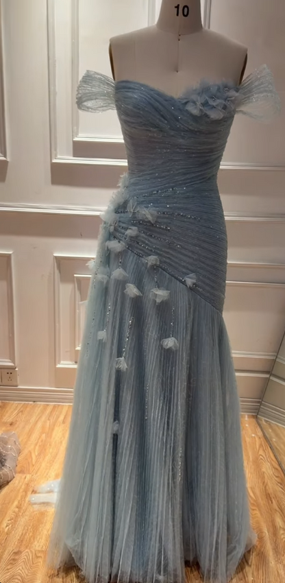 Schickes hellblaues, figurbetontes langes Abendkleid aus Tüll ED12110