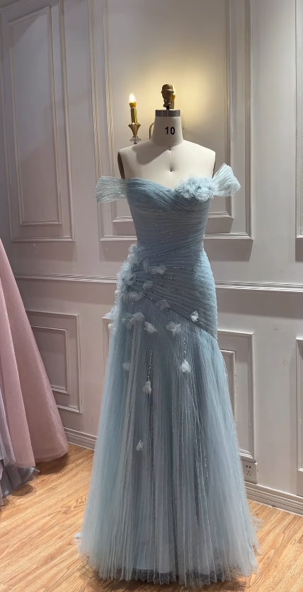 Schickes hellblaues, figurbetontes langes Abendkleid aus Tüll ED12110