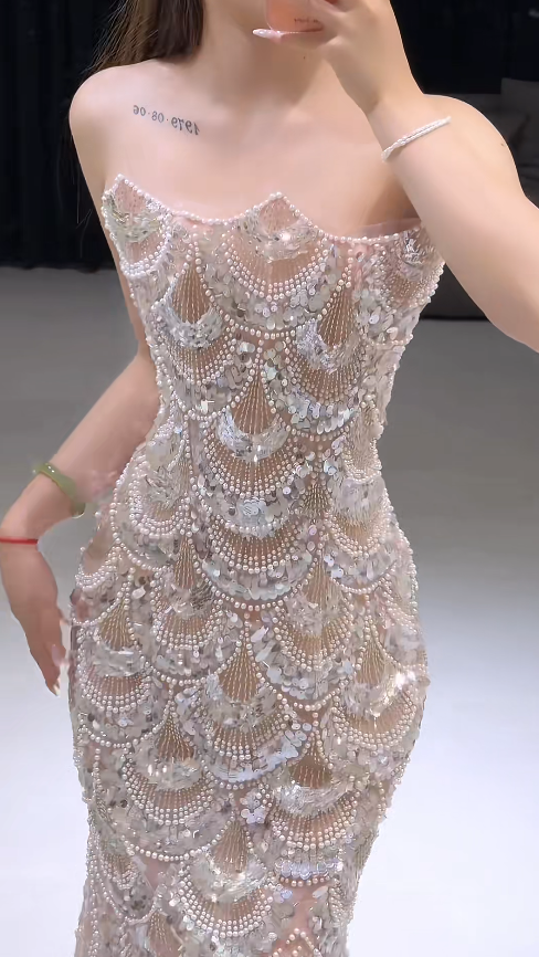 Schickes champagnerfarbenes Abendkleid für den Abschlussball, figurbetont, aus Tüll, mit Perlenbesatz, lang, ED12119
