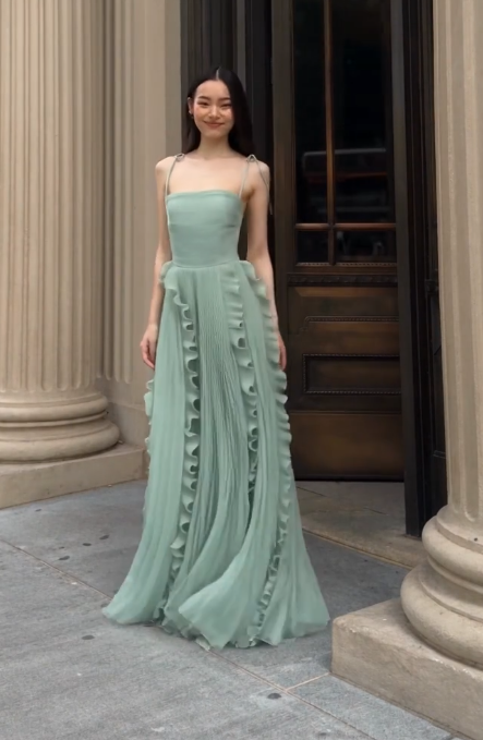 Robe de soirée longue simple bleue pour invitée de mariage, coupe fourreau en mousseline ED12122