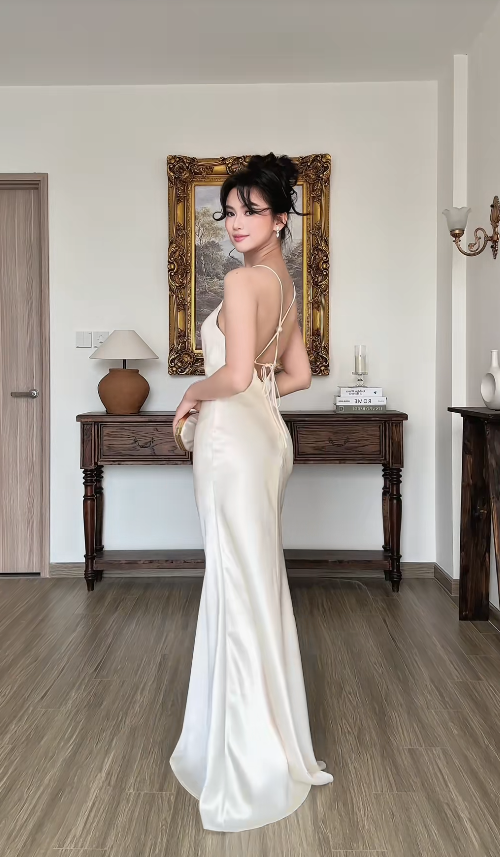 Robe de soirée longue simple blanche pour invitée de mariage, coupe fourreau en satin ED12128