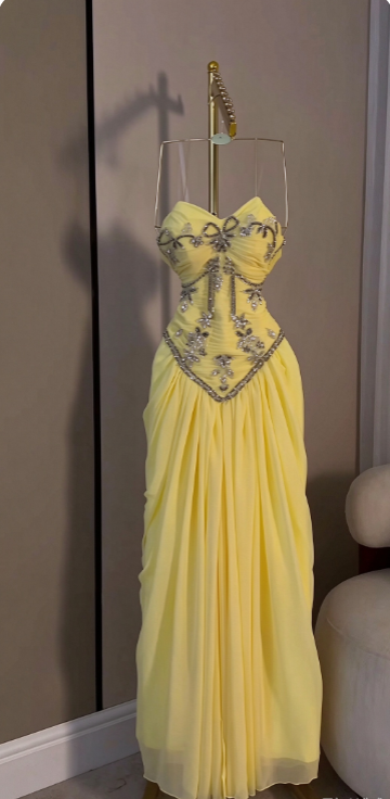 Schönes gelbes Ballkleid – figurbetontes, perlenbesetztes langes Abendkleid aus Chiffon ED12141