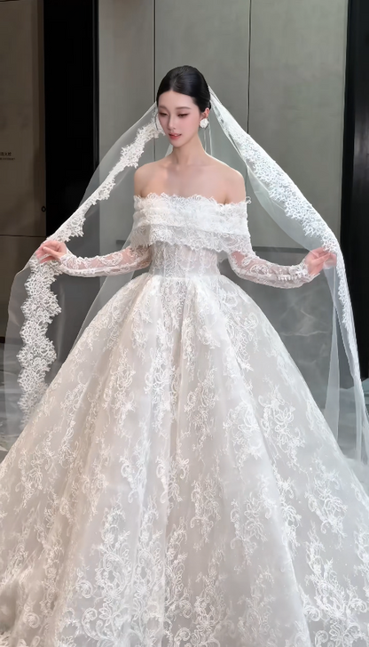 Robe de mariée blanche intemporelle de coupe trapèze en dentelle perlée ED12176