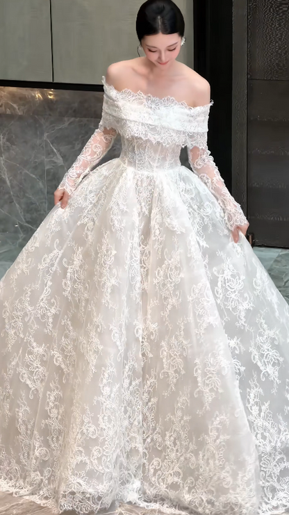 Robe de mariée blanche intemporelle de coupe trapèze en dentelle perlée ED12176