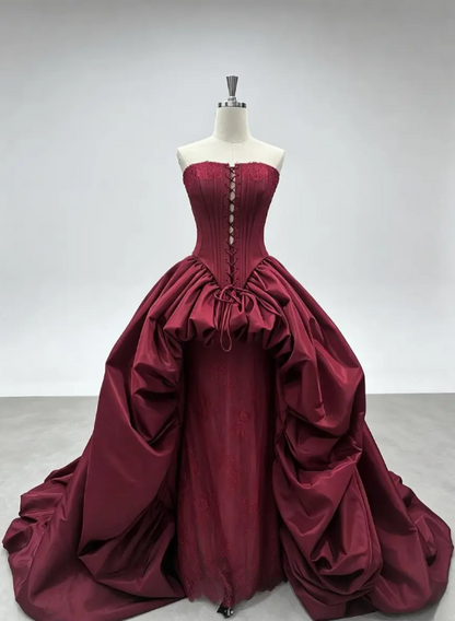 Schönes burgunderrotes, trägerloses, bodenlanges A-Linien-Abendkleid aus Satin ED12198