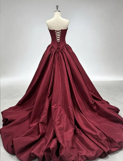 Schönes burgunderrotes, trägerloses, bodenlanges A-Linien-Abendkleid aus Satin ED12198