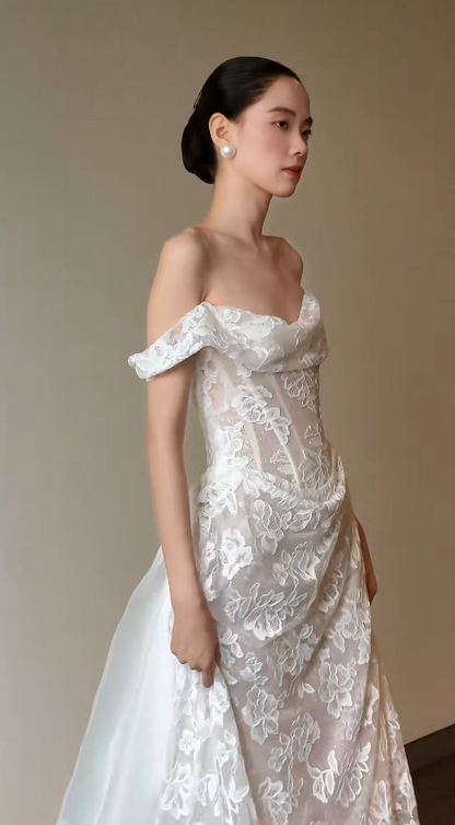 Élégante robe de mariée longue fourreau en dentelle blanche ED12228