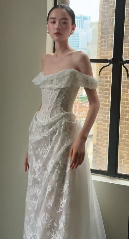 Élégante robe de mariée longue fourreau en dentelle blanche ED12228