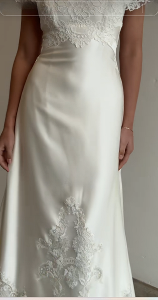 Elegantes langes Brautkleid aus Satin in Etui-Passform, weißes Hochzeitskleid ED12231