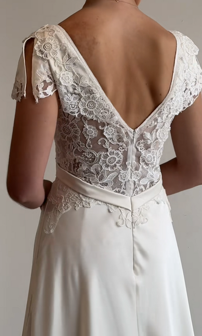 Elegantes langes Brautkleid aus Satin in Etui-Passform, weißes Hochzeitskleid ED12231