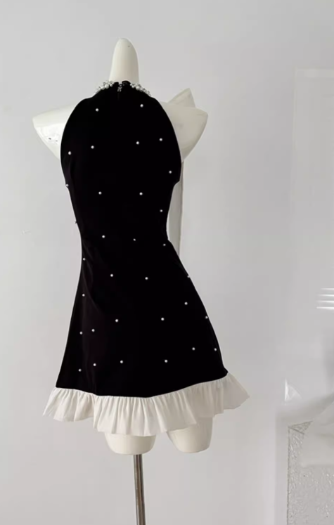 Schwarzes A-Linien-Ballkleid mit Perlenbesatz und Neckholder, kurzes Homecoming-Kleid ED0959
