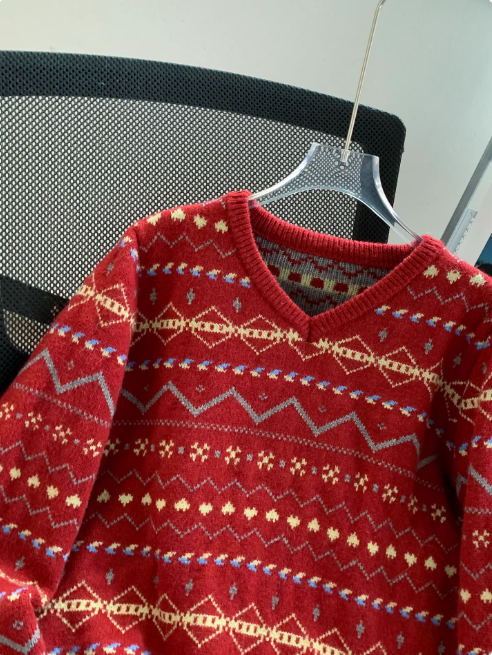 Red Vneck Knit Sweater, Vintage Christmas Sweater EP01448