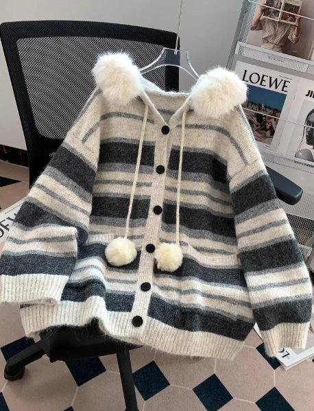 Hooded Gray Sweater with Color Block Stripes EP01463