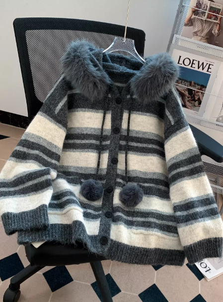 Hooded Gray Sweater with Color Block Stripes EP01463