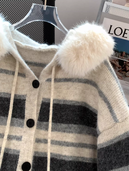 Hooded Gray Sweater with Color Block Stripes EP01463