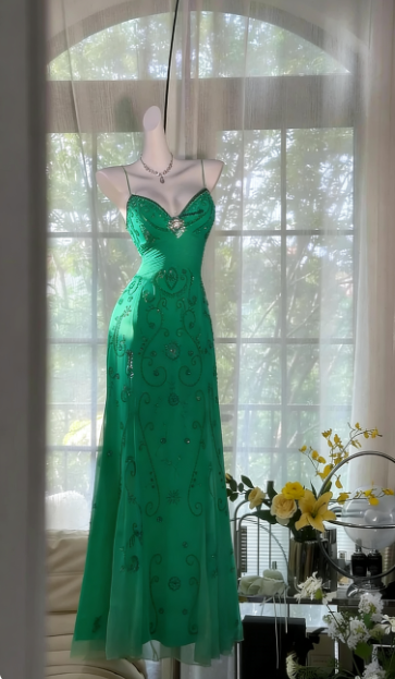 Gorgeous Lilac Spaghetti Straps A-line Tulle Beaded Long Prom Dresses Backless Evening Gowns EP02094