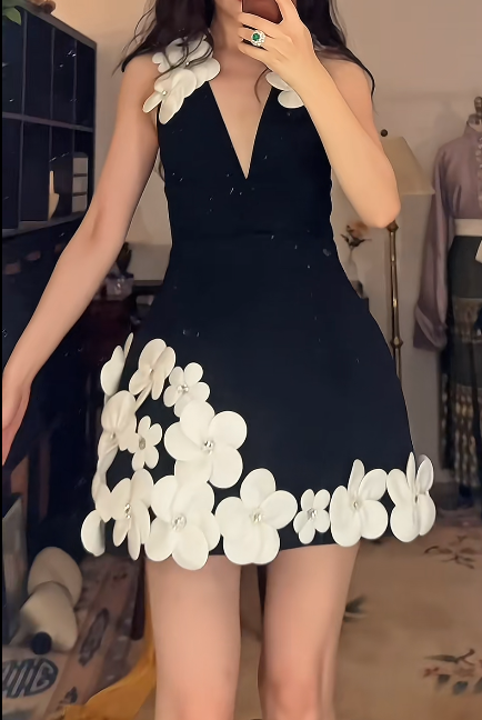 Sexy V-neck A-Line Satin  Short Prom Dresses, Black Birthday Dressses Applique Homecoming Dresses EP04090