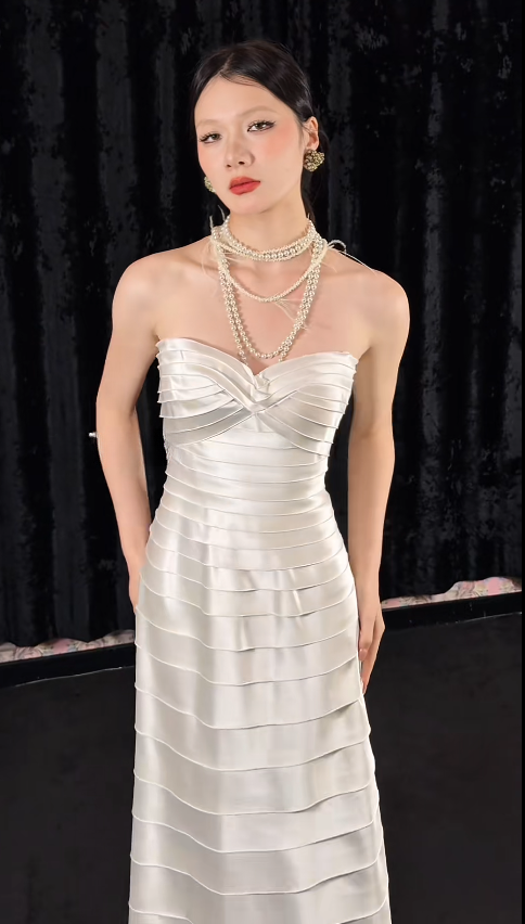 Chic Sweetheart Neck Sheath White Long Prom Dresses Satin Sleeveless Party Dresses White Evening Dresses EP05129