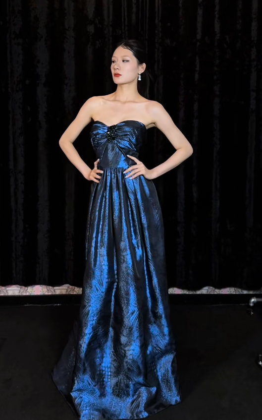 Elegant Sweetheart A-Line Midnight Blue Long Prom Dresses Satin Sleeveless Midnight Blue Evening Gowns EP05140