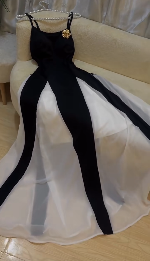 Elegant Spaghetti Strap A-Line Black Long Prom Dresses White Tulle Sleeveless Evening Gowns EP05141