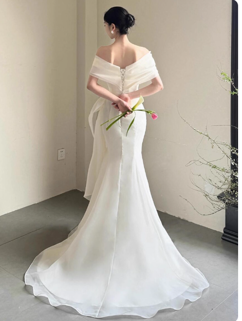 Wunderschönes dunkelolivgrünes herzförmiger Ausschnitt A-Linie Satin Tüll Kurzes Ballkleid Homecoming-Kleid ED02575