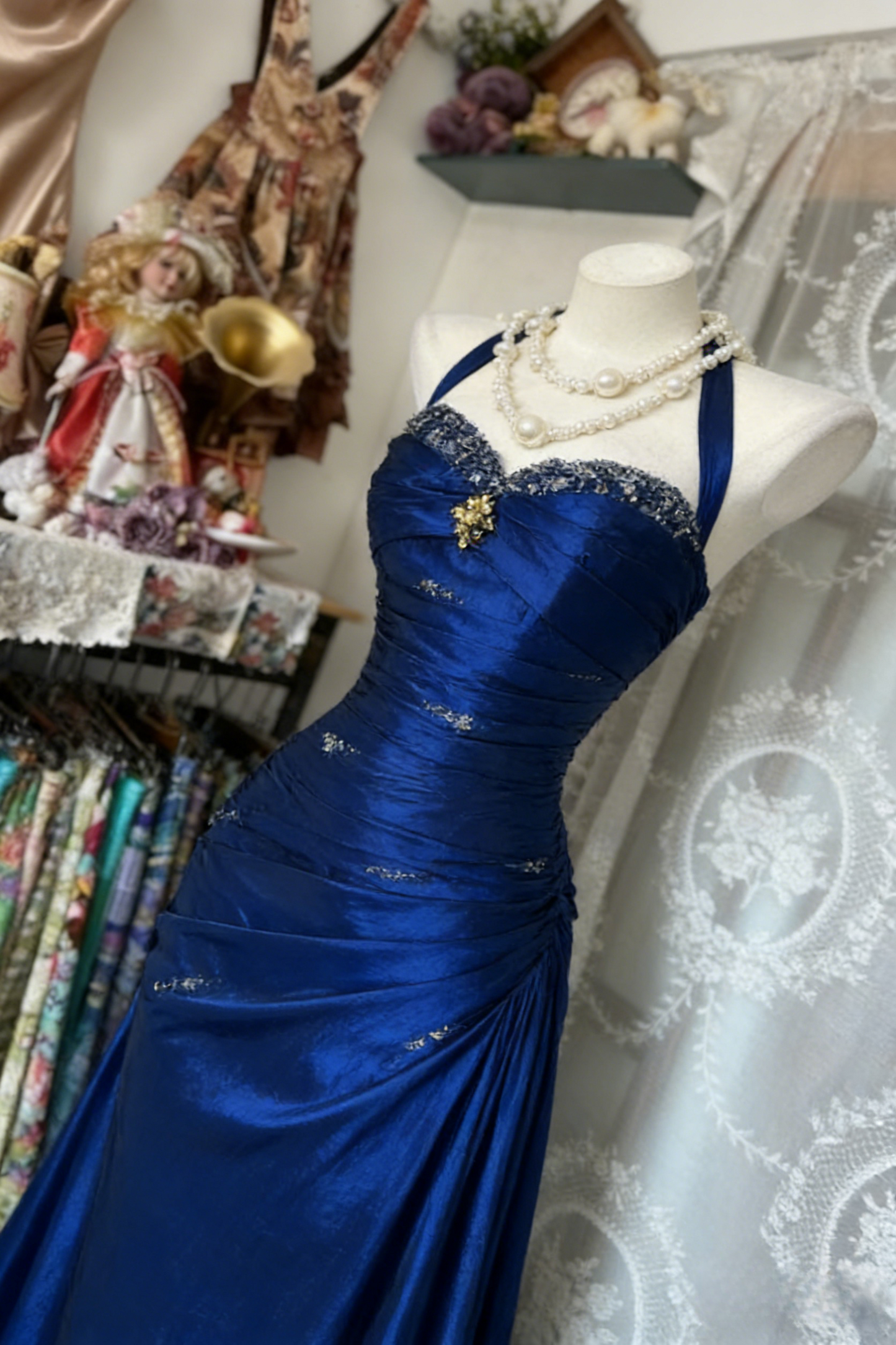 Vintage Halter Sheath Long Prom Dresses Beaded Satin Blue Evening Dresses Sleeveless Birthday Dresses EP05396