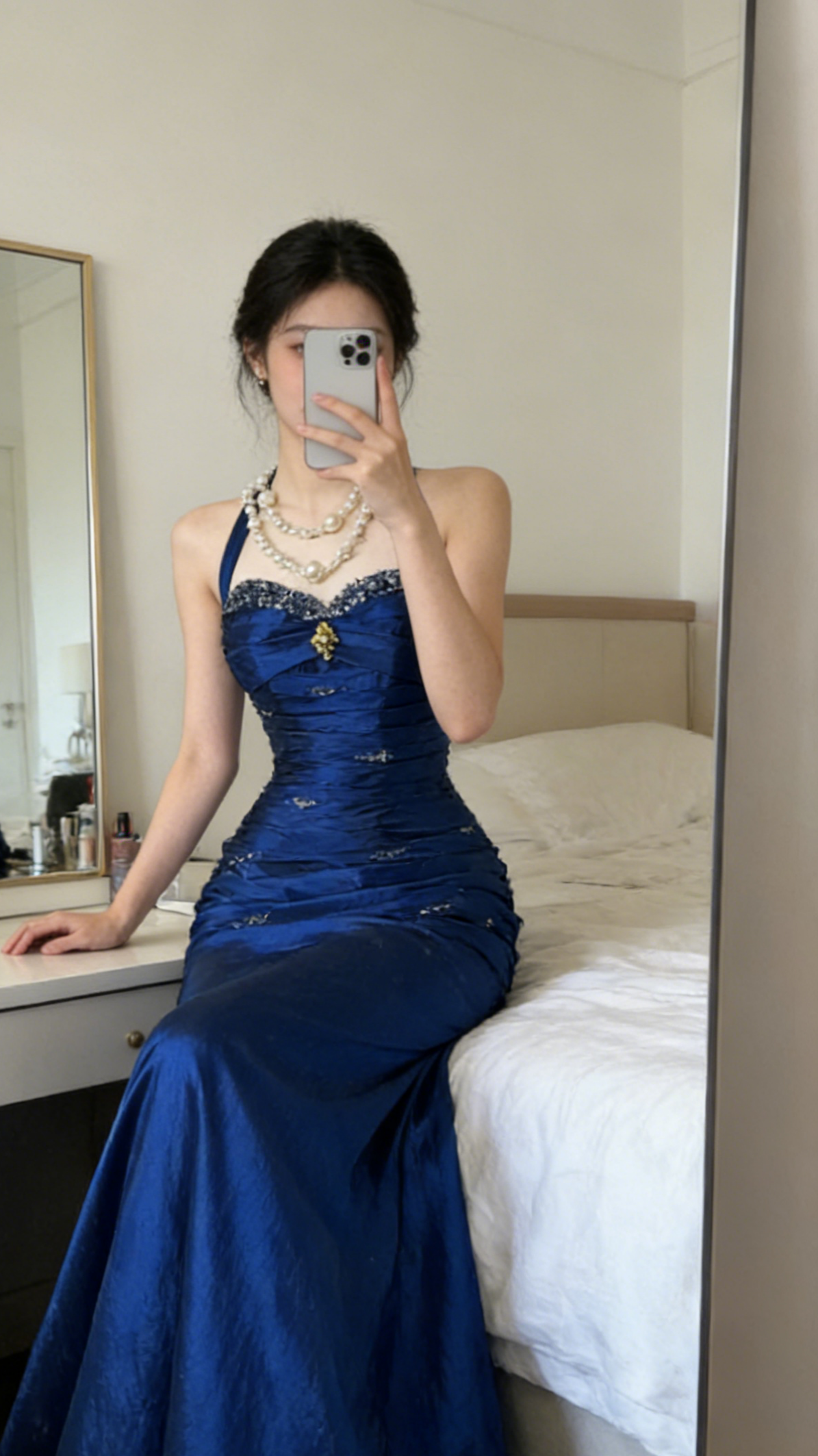 Vintage Halter Sheath Long Prom Dresses Beaded Satin Blue Evening Dresses Sleeveless Birthday Dresses EP05396