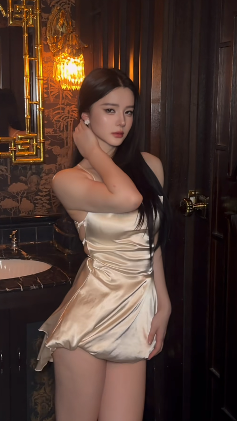 Sexy Spaghetti Straps A-Line Short Prom Dresses Satin Champagne Birthday Dresses Sleeveless Christmas Party Dresses EP05663