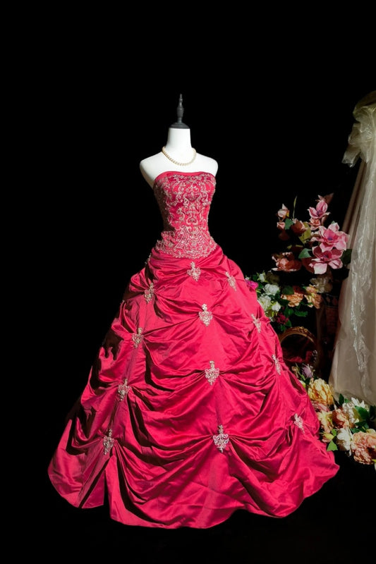 Gorgeous Strapless A-Line Long Prom Dresses Applique Satin Burgundy Birthday Dresses Sleeveless  Burgundy Sweet 16 Dresses EP05669