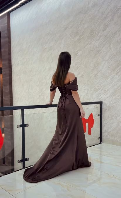 Wunderschönes dunkelolivgrünes herzförmiger Ausschnitt A-Linie Satin Tüll Kurzes Ballkleid Homecoming-Kleid ED02575