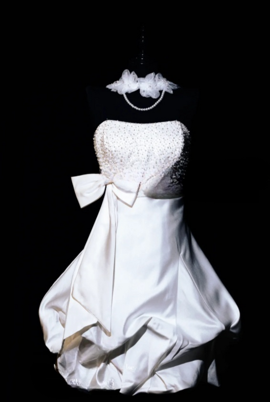 Chic White Sheath Short Prom Dresses Satin Strapless Evening Dresses Sleeveless Chriatmas Dresses EP06036