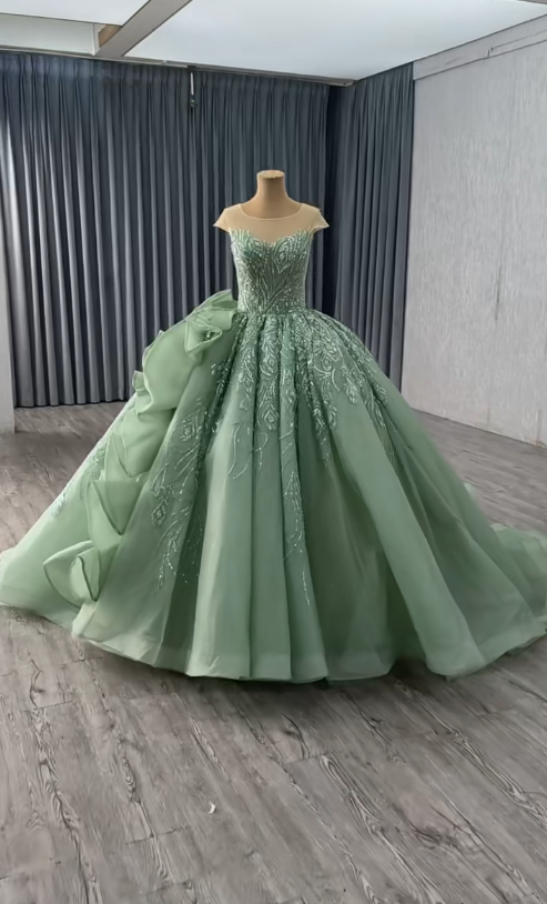 Cute Strapless Ball Gown Tulle Long Prom Dresses Appliques Green Quinceanera Sleeveless Sweet 16 Dresses EP06038