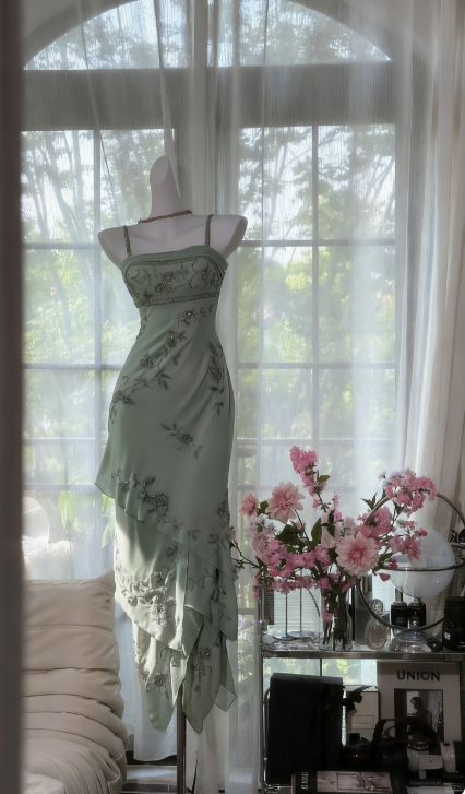 Chic Soft Green Long Prom Dresses Sheath Spaghetti Straps Birthday Dresses Beaded Chiffon Sleeveless Evening Dresses EP06060