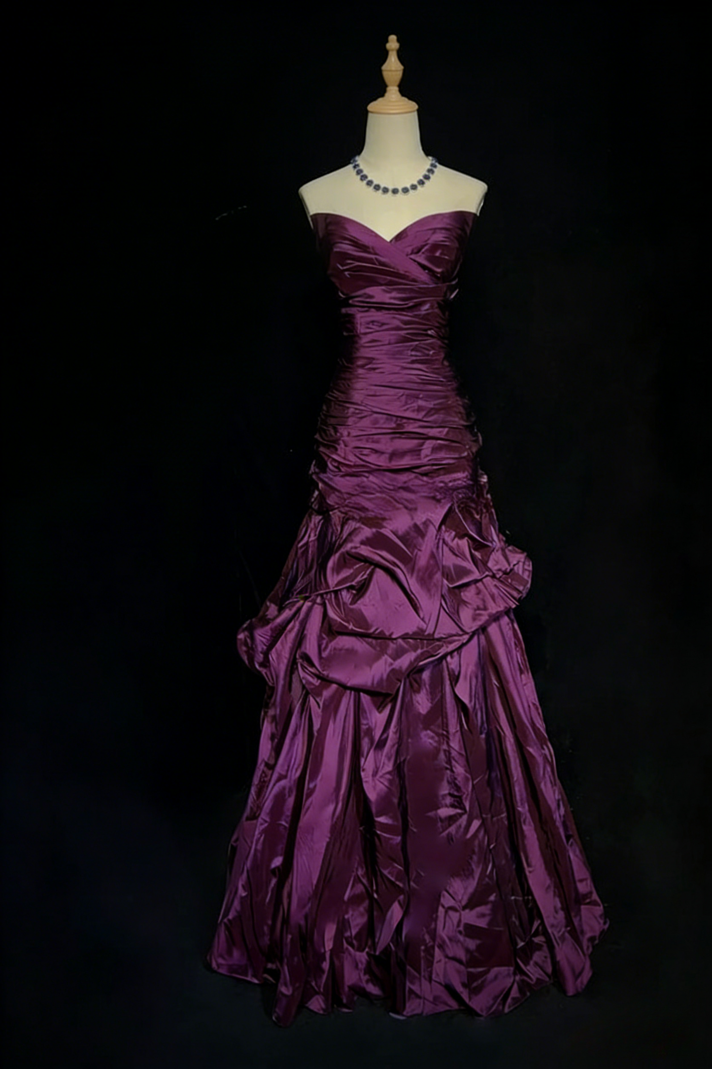 Chic Grape Long Prom Dresses A-Line Sweetheart Birthday Dresses Satin Sleeveless Evening Dresses EP06061