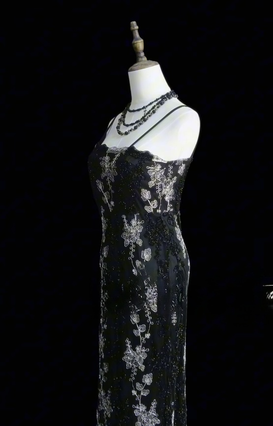 Glam Black Sheath Long Prom Dresses Appliques Satin Sapghetti Straps Evening Dresses Sleeveless Formal Dresses EP06091