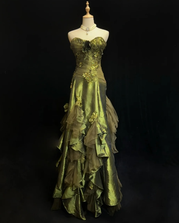 Glam Green Long Prom Dresses Appliques Sheath Evening Dresses Satin Strapless Formal Dresses EP06105