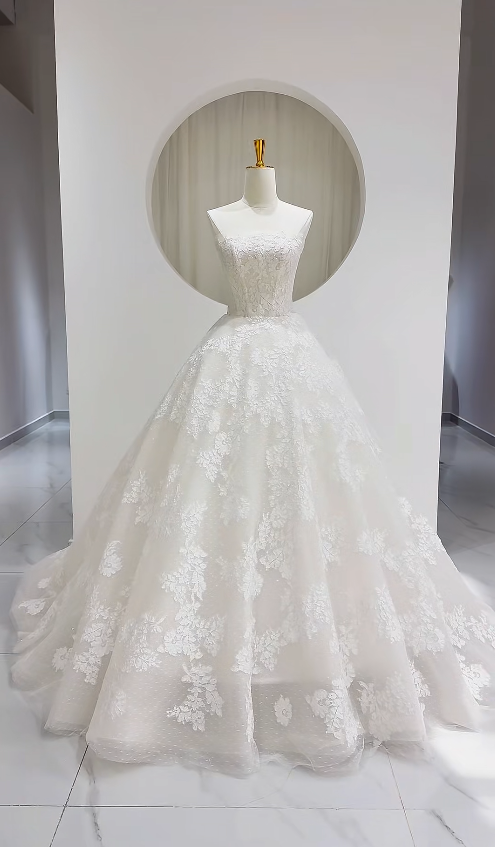 Simple A-Line Long Wedding Dresses Applique Tulle White Bridal Gowns Strapless Sleeveless Bridal Dress EP06523