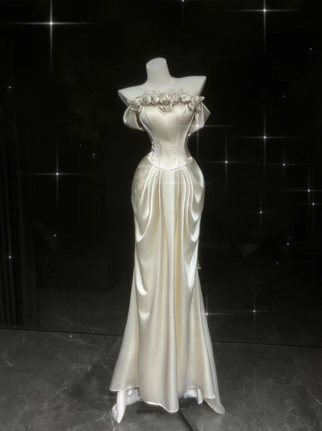 Wunderschönes dunkelolivgrünes herzförmiger Ausschnitt A-Linie Satin Tüll Kurzes Ballkleid Homecoming-Kleid ED02575