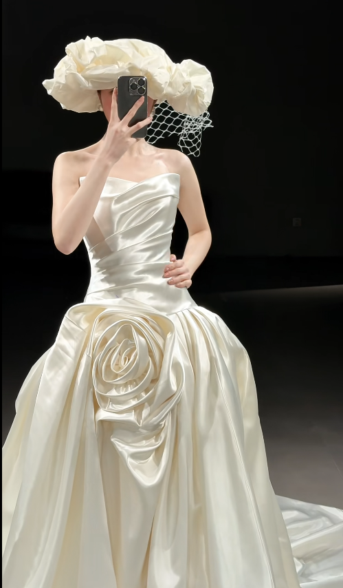 Robe de mariée blanche élégante, longue en satin sans bretelles, fourreau, sans manches, EP07391