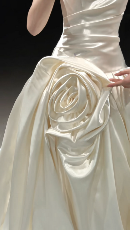 Robe de mariée blanche élégante, longue en satin sans bretelles, fourreau, sans manches, EP07391