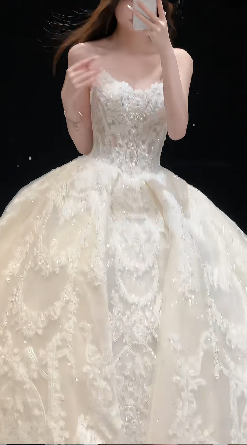 Elegant White Wedding Dress Long Lace Appliques Strapless Bridal Dress A-Line Sleeveless Bridal Gown EP07392