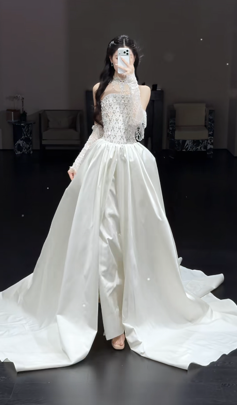 EElegant White Wedding Dress Long Satin Strapless Bridal Dress Sheath Sleeveless Bridal Gown EP07394