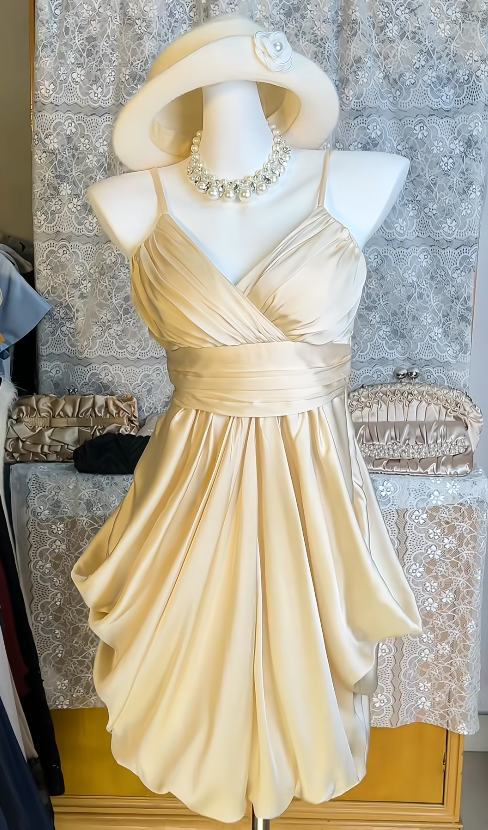 Magnifique Robe de Cocktail Champagne Bretelles Fines Coupe A-Line Robe de Soirée Satin Anniversaire EP08623