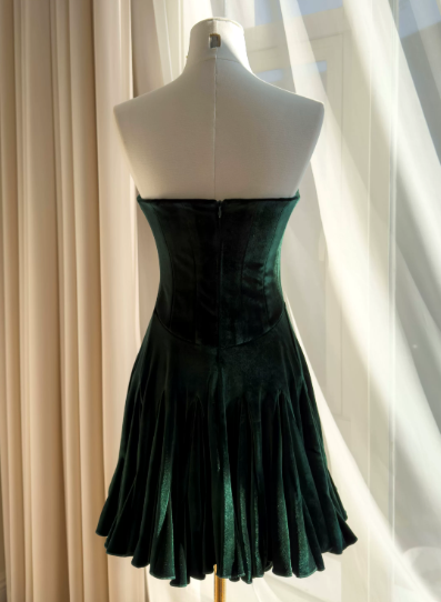 Chic Dark Green Short Prom Dress Strapless Sheath Cocktail Dress Velvet Formal Dress EP08627