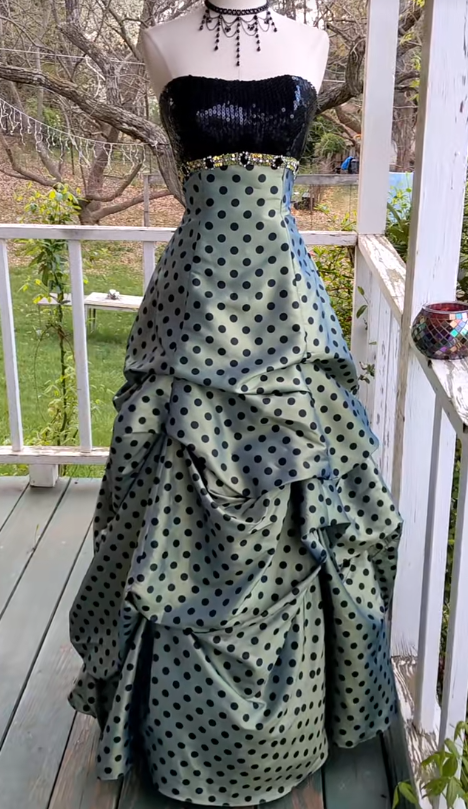 Gorgeous A-Line Green Quinceanera Dress Strapless Satin Polka Dot Sleeveless Sweet 16 Dress EQ07105