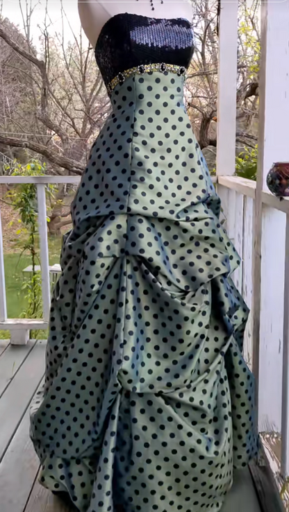 Magnifique robe de Quinceanera verte trapèze bustier en satin à pois sans manches robe de Sweet 16 EQ07105